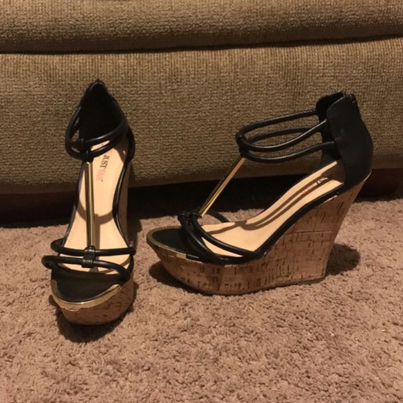 JustFab Shoes - Black wedges